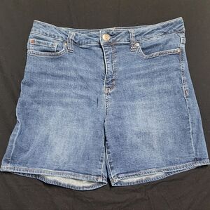 Seven7 Women's Medium Wash Denim Shorts Size 10